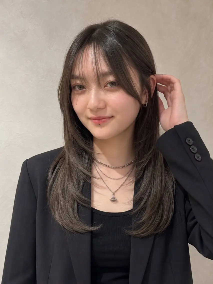 セミロング アッシュ くびれヘア 顔まわりレイヤー 顔周りカット 髪質改善 カット ヘアカラー トリートメント 新宿🦝レイヤー/ 艶髪カラー/夏鈴🦝のヘアスタイル