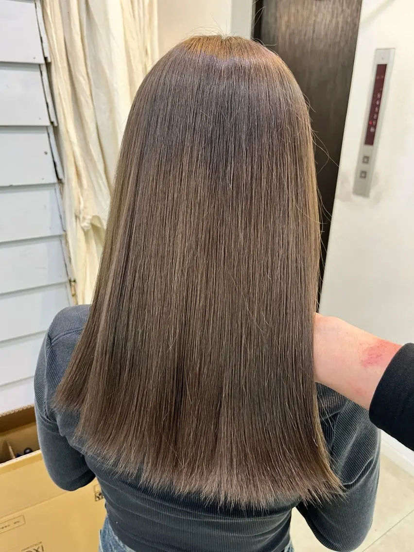 ミディアム カラー グレージュ ヘアカラー トリートメント ブリーチ有無Wカラー メンズパーマ大成のヘアスタイル