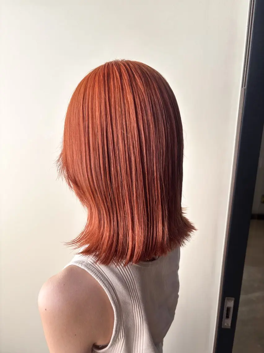 セミロング ヘアカラー 髪質改善 ハイトーン 艶髪 川﨑 翼のヘアスタイル