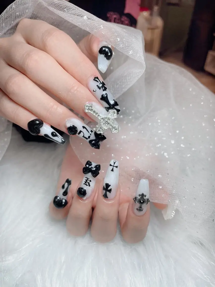 ネイル アートネイル ジェルネイル 韓国ネイル ニュアンスネイル ワンカラーネイル ハンドネイル Queen Nail Salonのネイルデザイン
