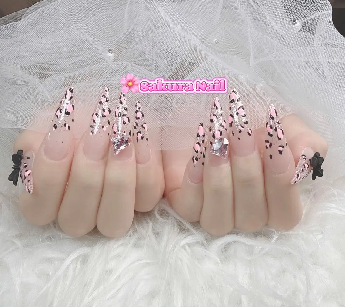 ネイル アートネイル オーロラネイル ボルドー チークネイル フレンチネイル ハンドネイル Sakura Nail Salonのネイルデザイン