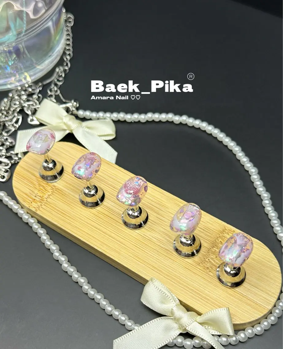 ネイル ホログラムネイル キラキラネイル ピンク LINSTY PIKAのネイルデザイン