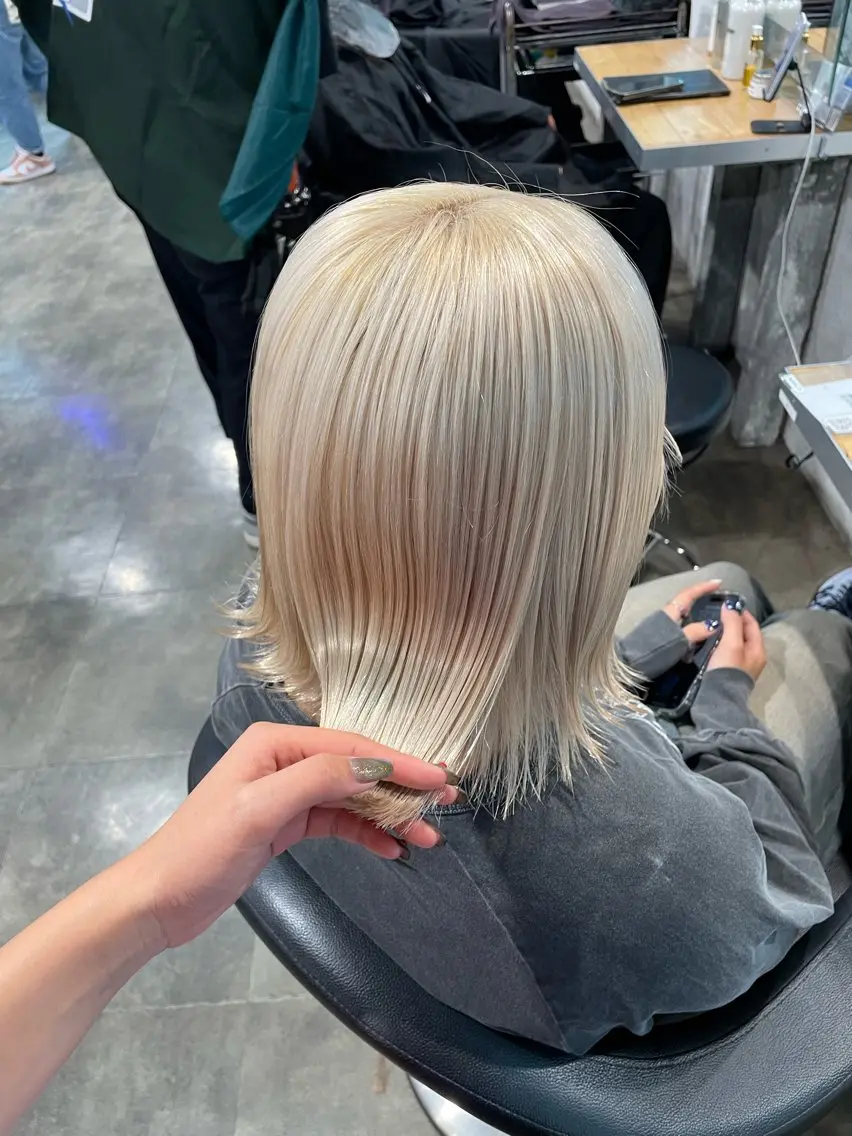 ショート カラー ヘアカラー トリートメント ハイトーン 横浜💞ミオのヘアスタイル