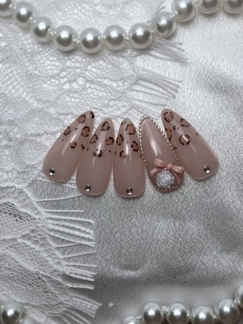 ネイル ガーリー ワンホンネイル ハンドネイル Swan Nailのネイルデザイン