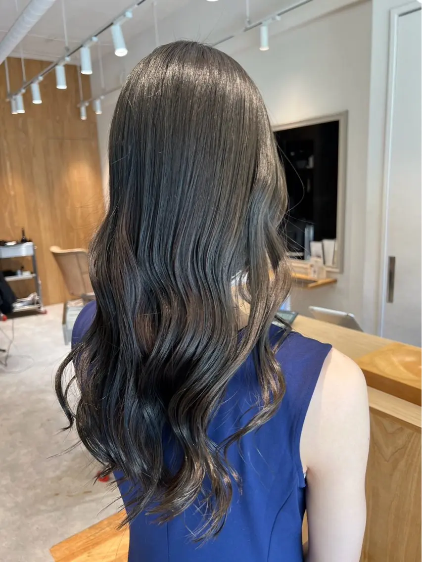 ロング 飯田 真夕のヘアスタイル