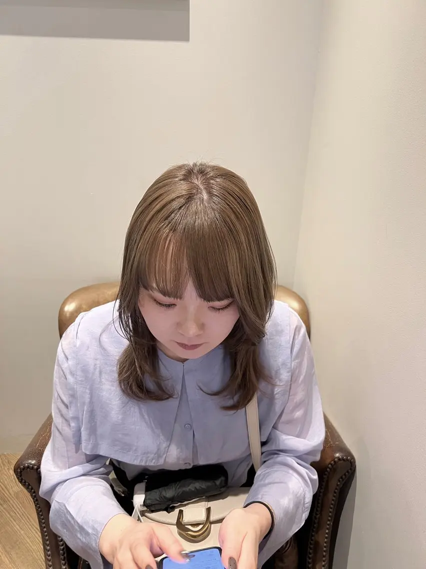 ミディアム カラー ブリーチ レイヤーカット beleefric 🩵チセのヘアスタイル