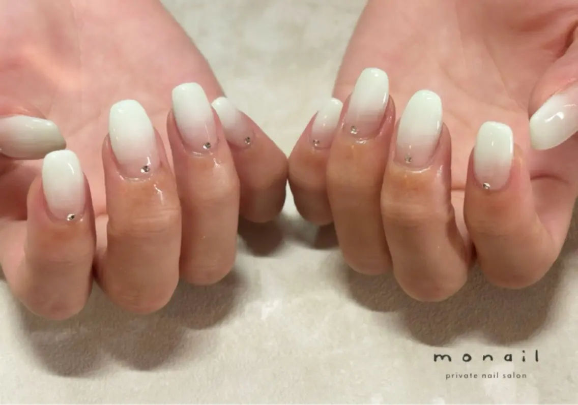 ネイル グリーン ストーンネイル ハンドネイル nail salon monailのネイルデザイン