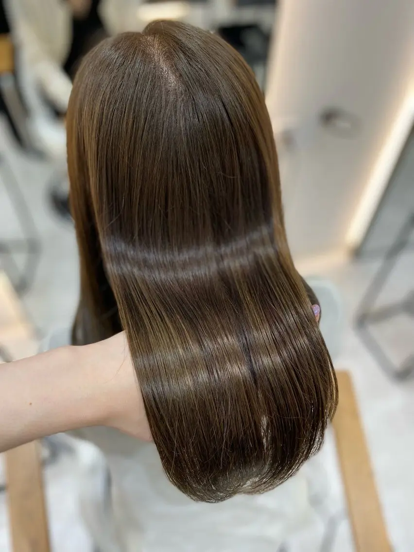ロング カラー グレージュ オリーブグレージュ オリーブグレー 髪質改善 トリートメント カット ヘアカラー トリートメント 艶髪・透明感カラー・ 韓国ヘア・Yuriのヘアスタイル