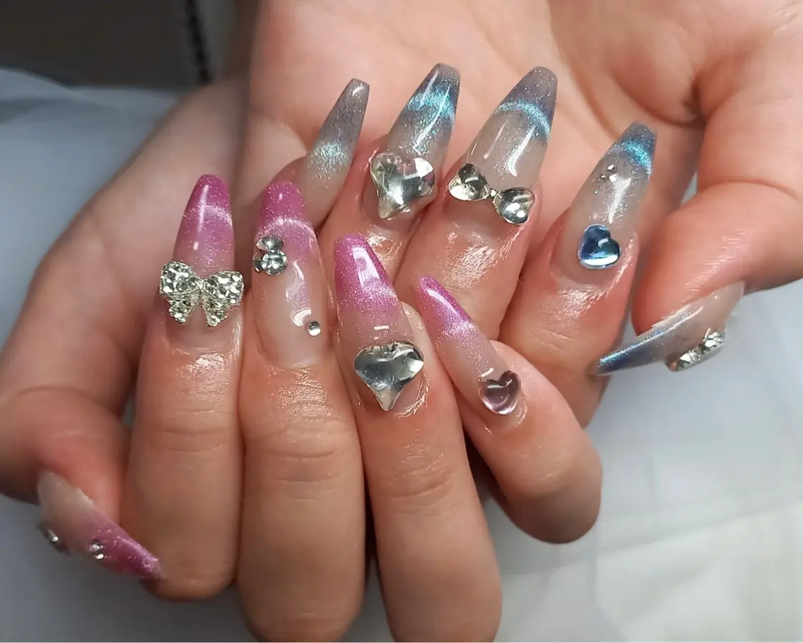 ネイル オーロラネイル フレンチネイル ジェルネイル ハロウィン キラキラネイル H.baby Nail Salonのネイルデザイン