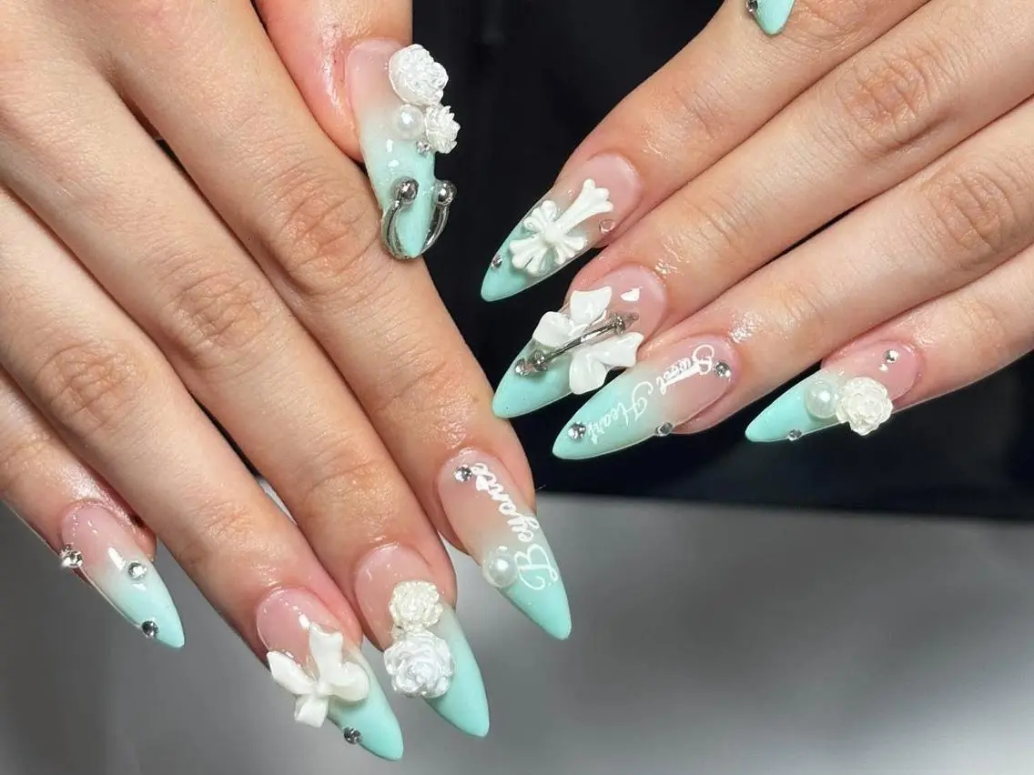 ネイル アニマル柄 オーロラネイル チークネイル フラッシュネイル ジェルネイル アンアンBelle Nail 池袋のネイルデザイン