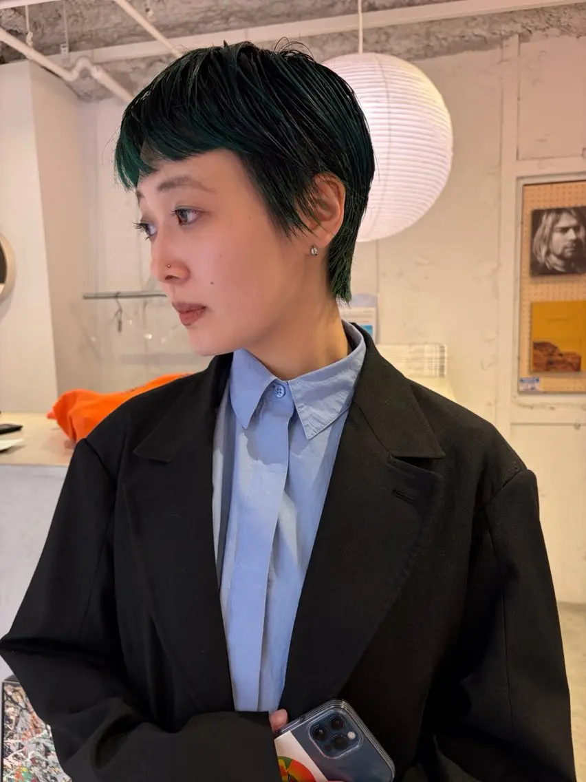 ショート カラー ベリーショート ダークグリーン ハイライトカラー ハイライト ショートヘア カット ヘアカラー トリートメント 村上雅人 ナチュラルモードのヘアスタイル