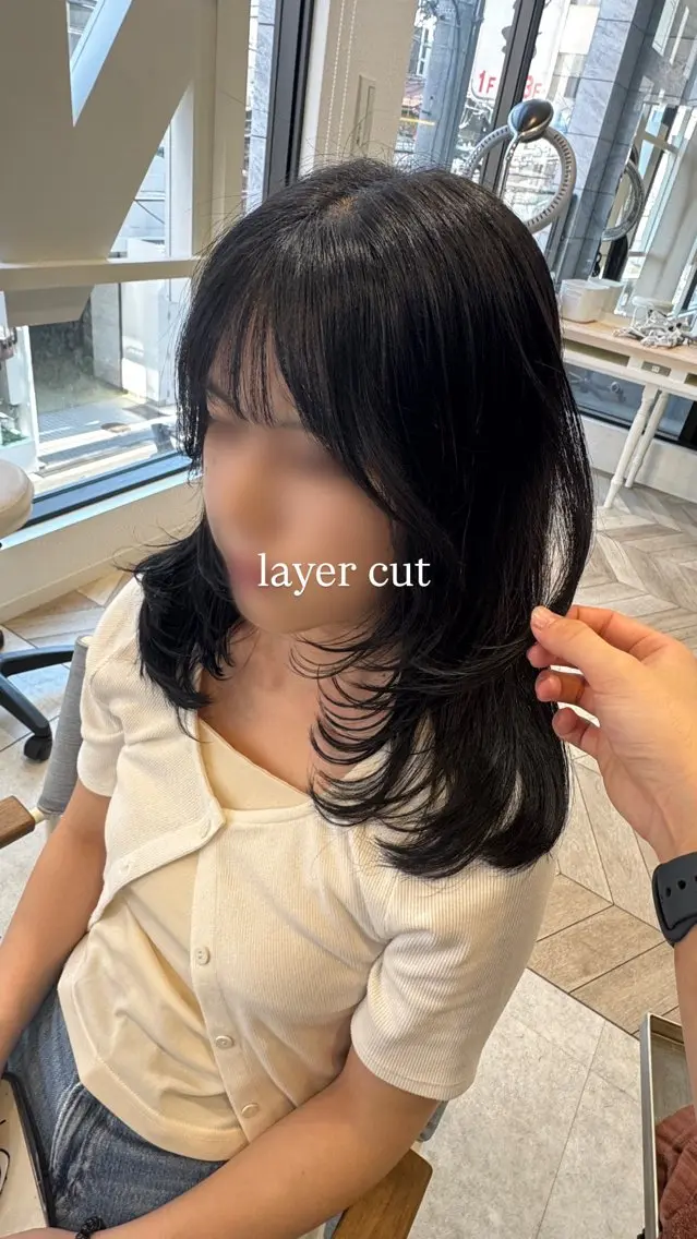 セミロング カラー 黒髪 ブルーカラー ブルーブラック 顔周りカット トリートメント レイヤーカット Y2K/𝓡𝓲𝓷のヘアスタイル