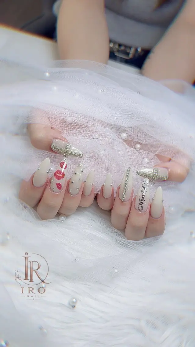 ネイル ハンドネイル IRO Nail Studioのネイルデザイン