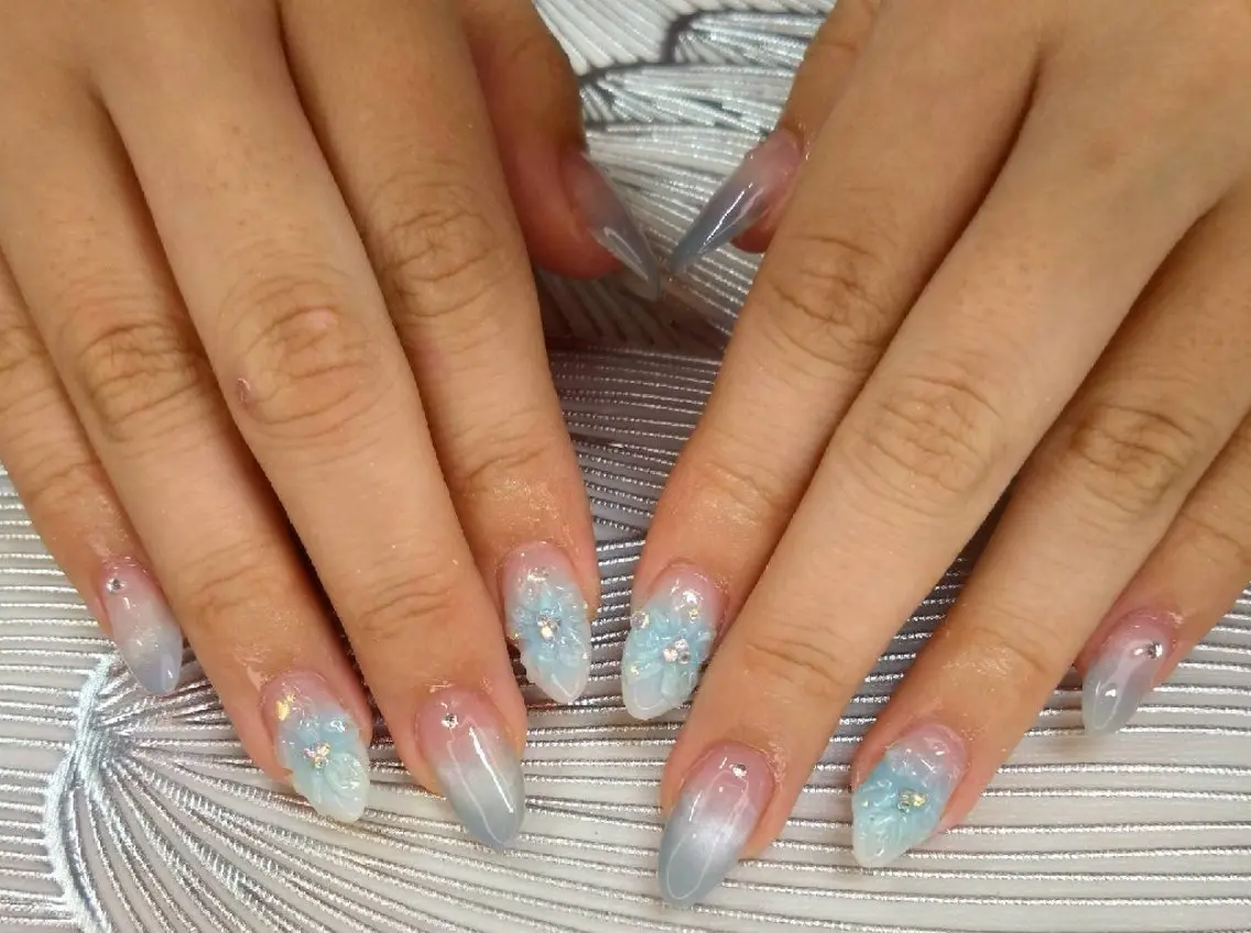 ネイル ⋆⑅˚ new  me!  ˖୨ৎ‧˚のネイルデザイン