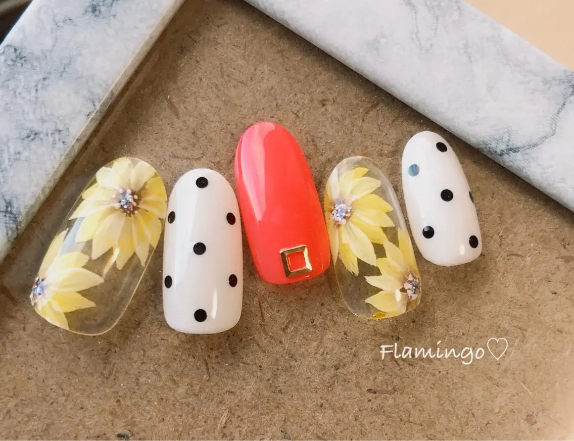 ネイル アートネイル ドット フラワーネイル ワンカラーネイル 夏ネイル フィルイン/爪育成♡ 40代からのサロンのネイルデザイン