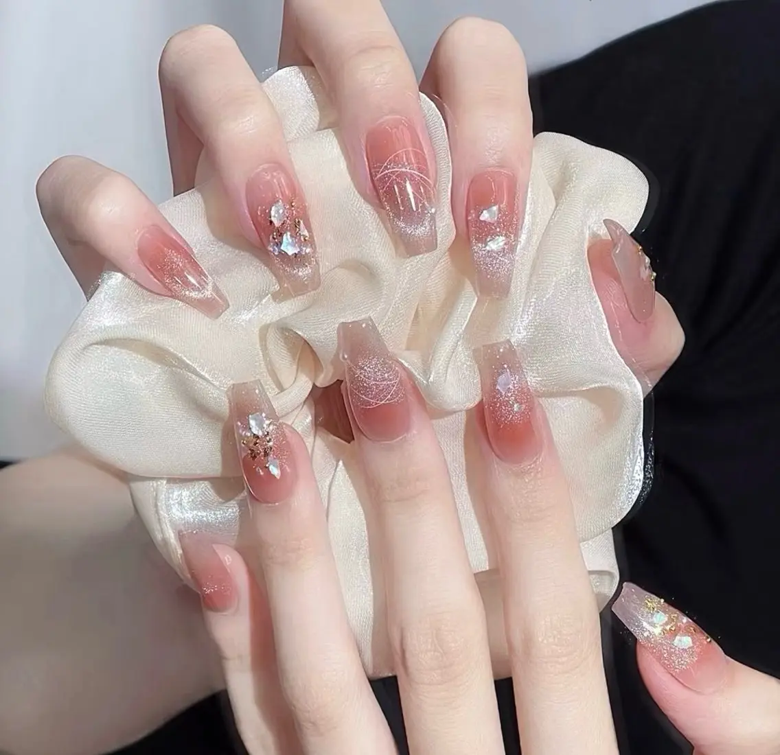 ネイル チークネイル 長さ出し フラワーネイル フレンチネイル ガーリー sun nail池袋 モデル募集のネイルデザイン