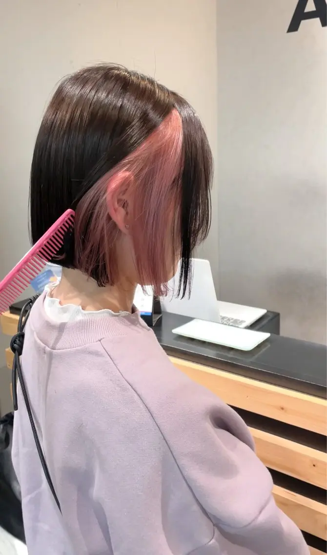 ショート カラー ブリーチ インナーカラー ピンクカラー マツオカ マコのヘアスタイル