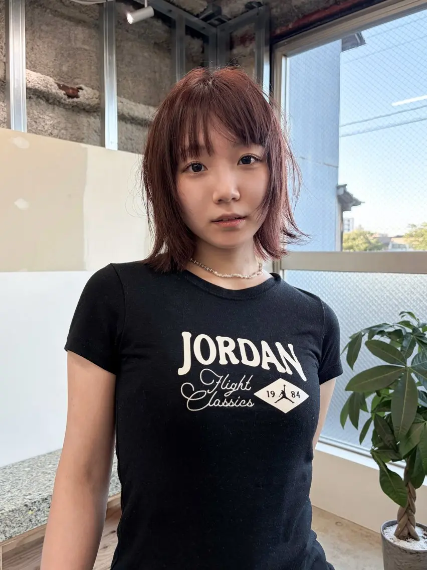 ミディアム カット 新谷 結菜のヘアスタイル