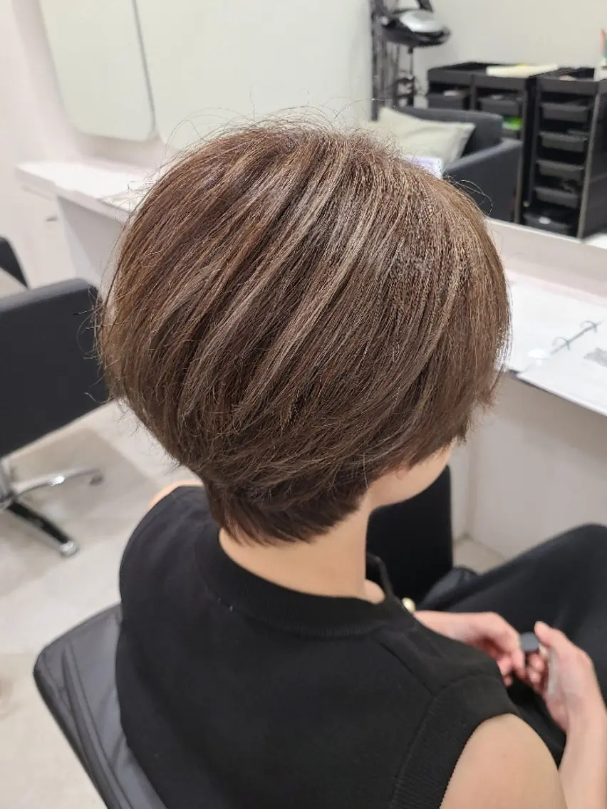 ショート カラー くびれヘア ショートヘア カット ヘアカラー 桐島 令奈のヘアスタイル