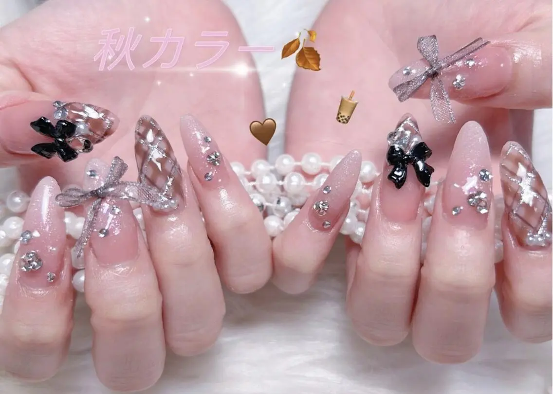 ネイル オーロラネイル 長さ出し フレンチネイル ガーリー キラキラネイル 🐾みき 🧸のネイルデザイン