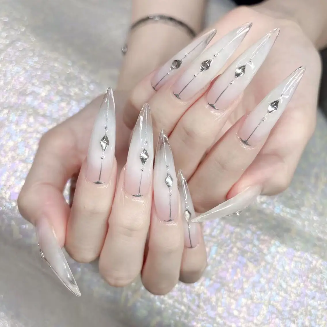 ネイル ハンドネイル Queens ひなのネイルデザイン