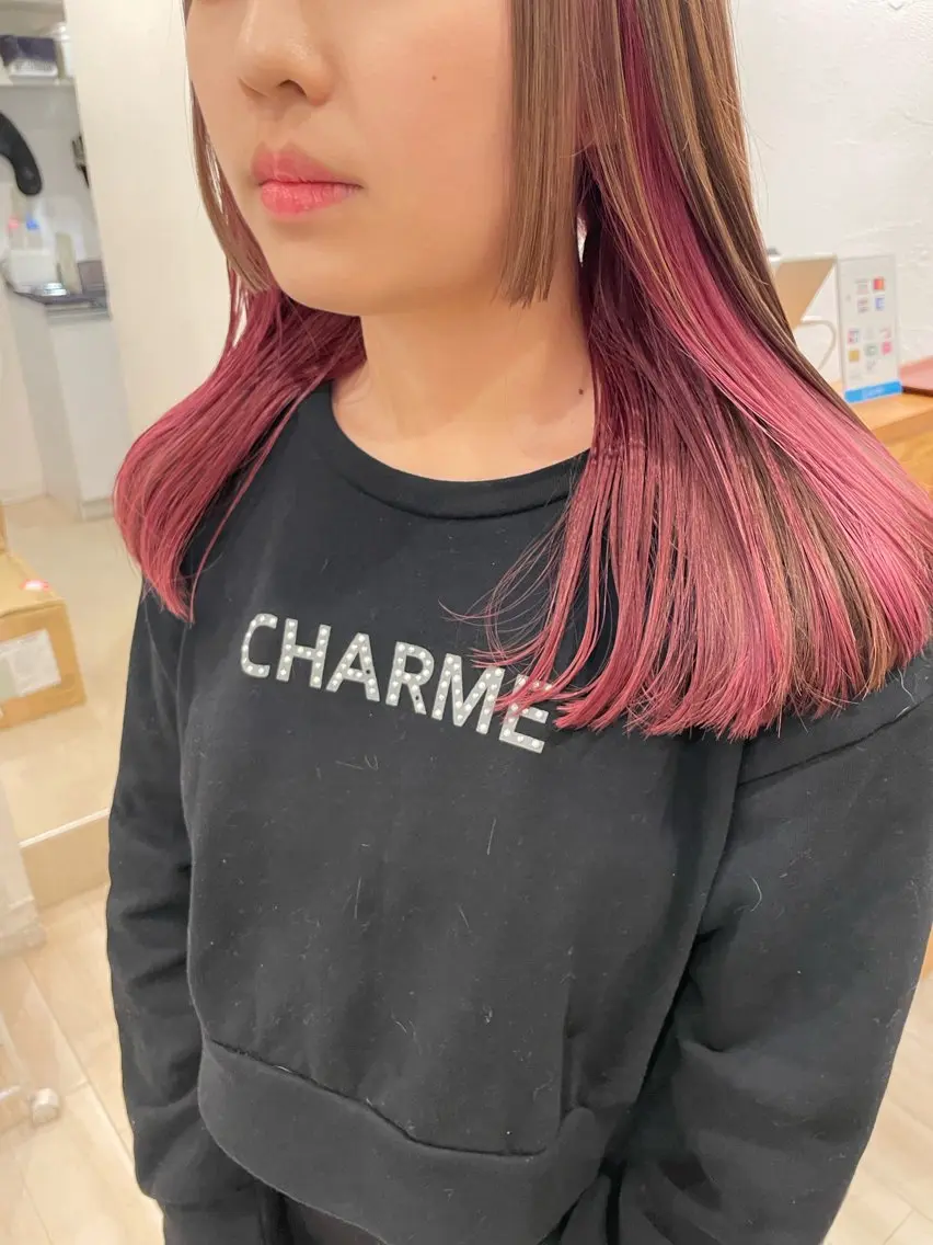 セミロング カラー パーマ ヘアアレンジ ブリーチ ダブルカラー インナーカラー ラベンダーカラー ピンクカラー カット ヘアカラー トリートメント 【ツヤ髪美容師】 ツダケイスケのヘアスタイル
