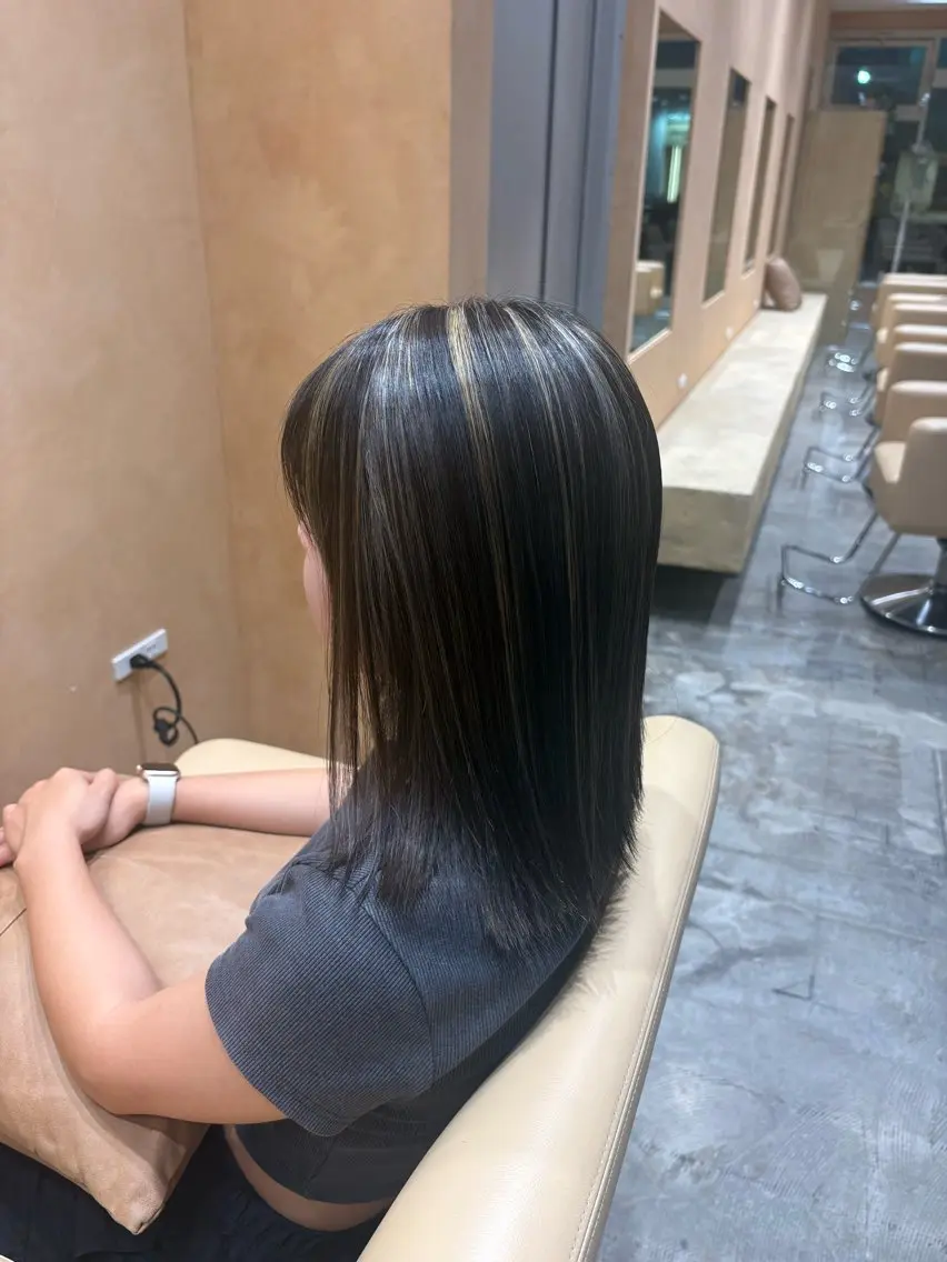 カラー ハイライトカラー ヘアカラー ONE009 ハナ🎀のヘアスタイル