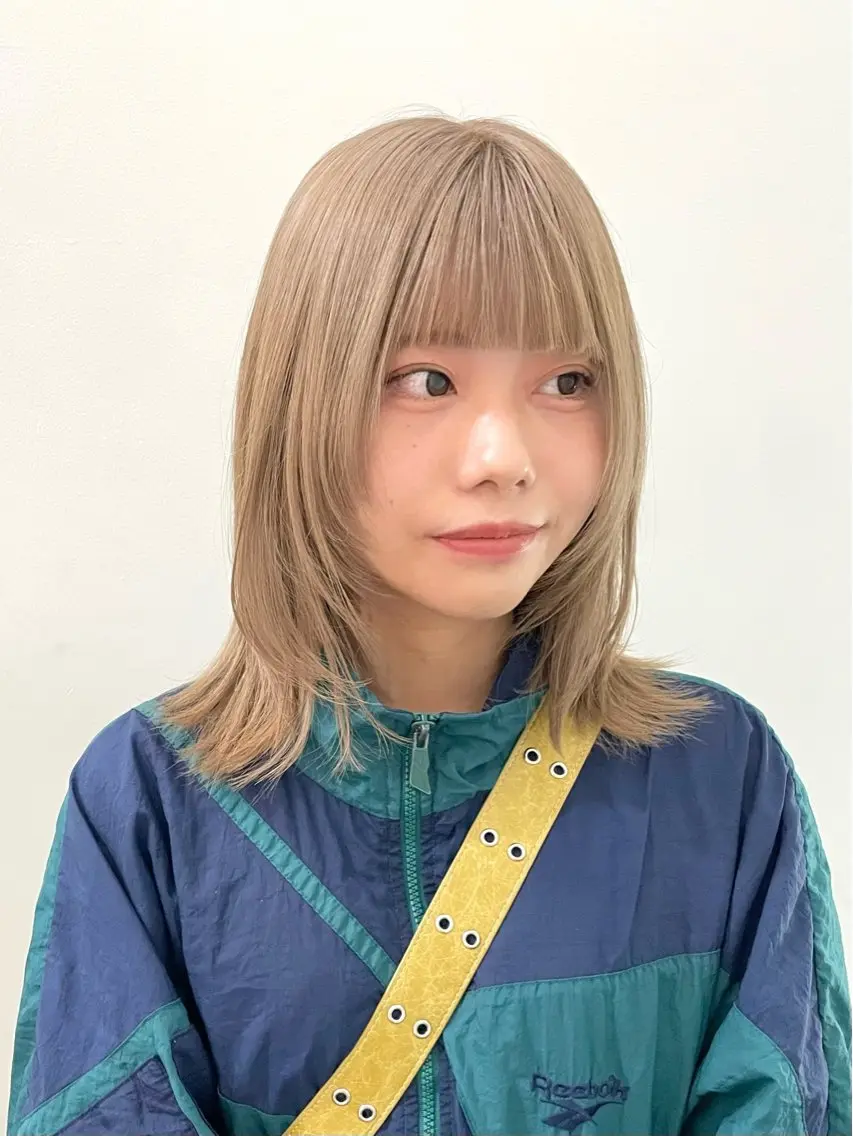 セミロング カラー ヘアアレンジ ブリーチカラー💫 Miku🫶🏻のヘアスタイル