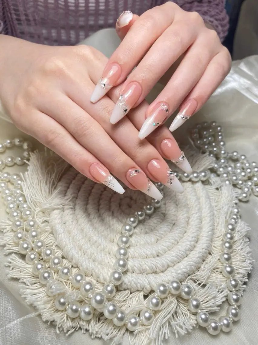 ネイル フラッシュネイル フレンチネイル グラデーション キラキラネイル 韓国ネイル ハンドネイル nyunn nailのネイルデザイン