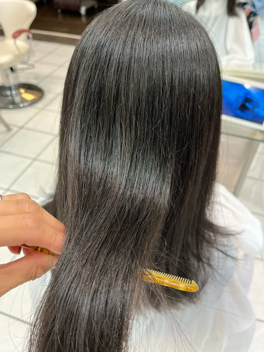 セミロング 縮毛矯正 アートディレクター 尾内 友美のヘアスタイル