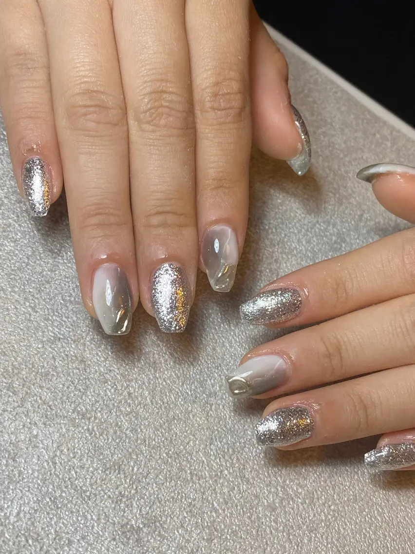 ネイル ニュアンスネイル シルバー ハンドネイル LIll nailのネイルデザイン