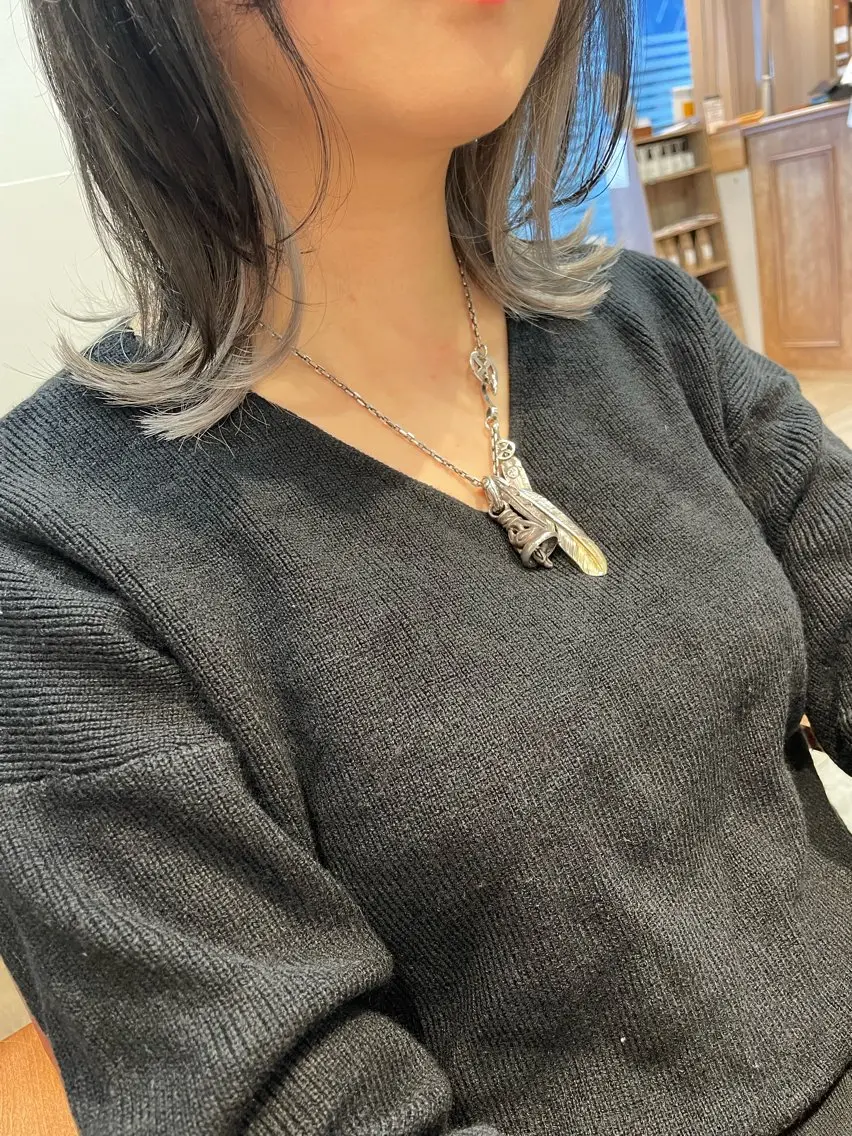 ミディアム カラー ブリーチ シルバー カット ヘアカラー トリートメント ✨横須賀髪質改善✨️ 加藤 百音のヘアスタイル