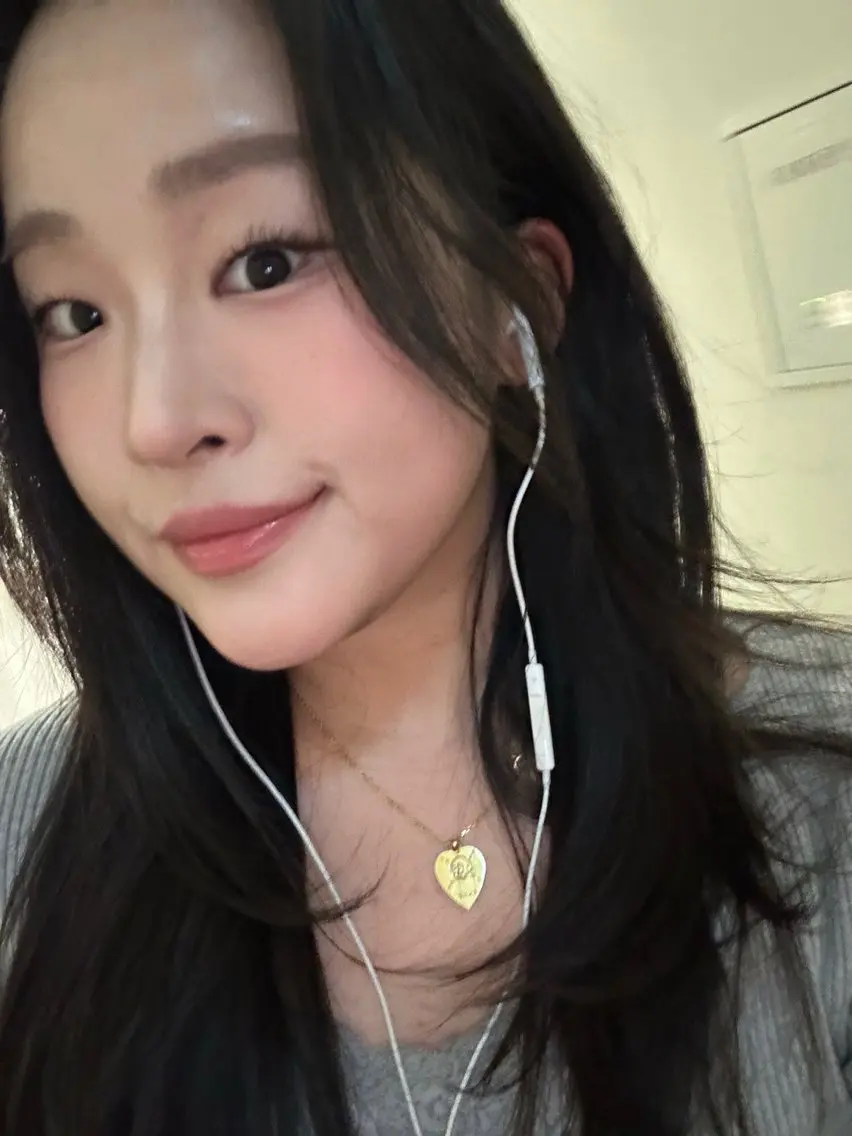 ロング ハッシュカット レイヤーカット カット ヘアセット 🇰🇷ハイトーン× 韓国レイヤー레이어드のヘアスタイル