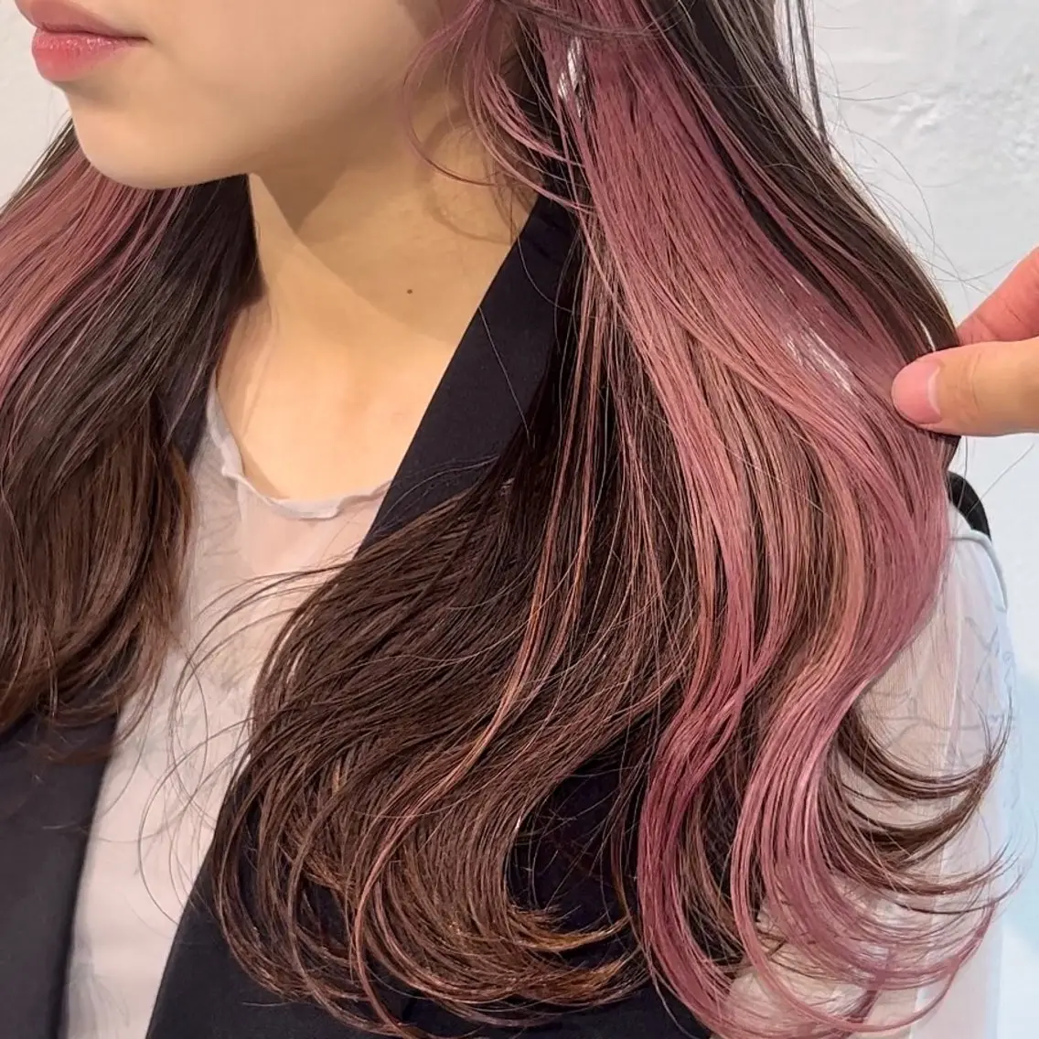 ロング カラー ブリーチ ケアブリーチ インナーカラー ピンクカラー レイヤーカット カット ヘアカラー トリートメント インナーカラー/レイ ヤーカット♡/マキシのヘアスタイル