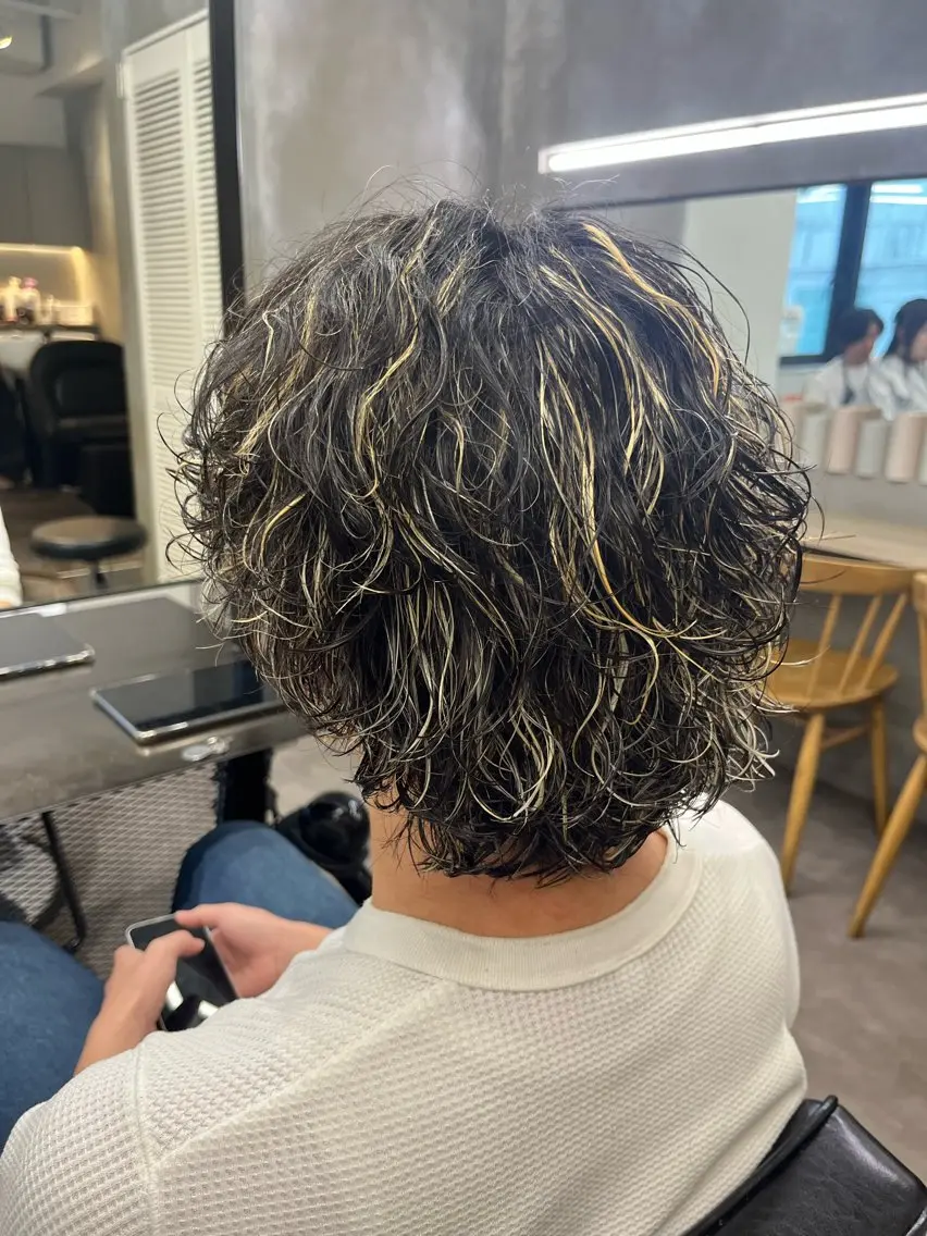 カラー パーマ メンズ メンズハイライト メンズパーマ シャドーパーマ 抜きっぱなしブロンド ハイライトカラー カット ヘアカラー 💜垢抜けメンズパー マ💜Sakuraのヘアスタイル