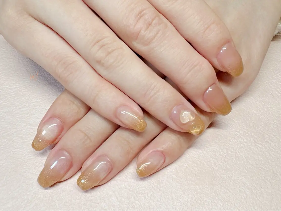 ネイル ジェルネイル ゴールド グラデーション ハート キラキラネイル T&A nailのネイルデザイン