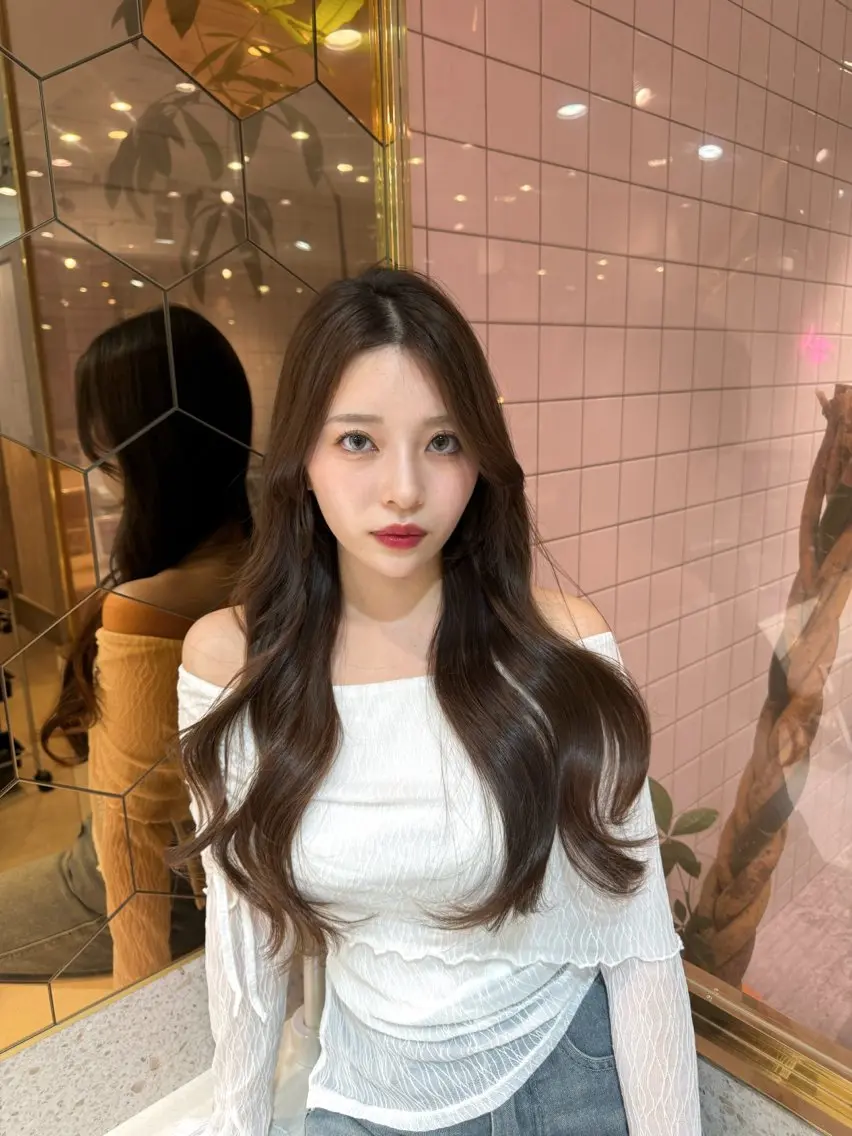 ロング くびれヘア 顔周りカット カット ヘアカラー トリートメント 🎀しゅな/韓国 レイヤー/透明感♡のヘアスタイル