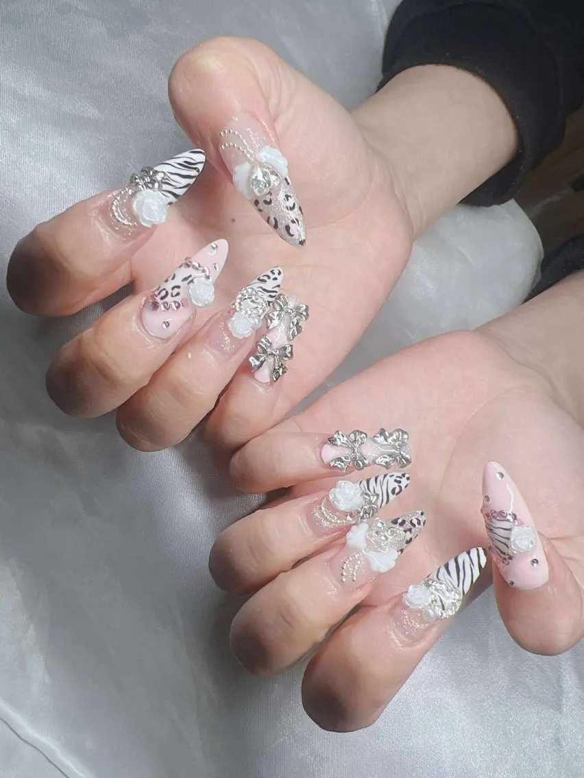 ネイル ハンドネイル Lee Nailsのネイルデザイン