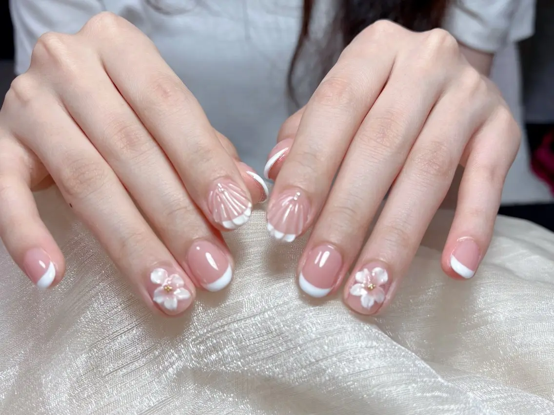 ネイル オーロラネイル チークネイル フレンチネイル ジェルネイル ガラスフレンチ ハンドネイル Nail Jolieのネイルデザイン