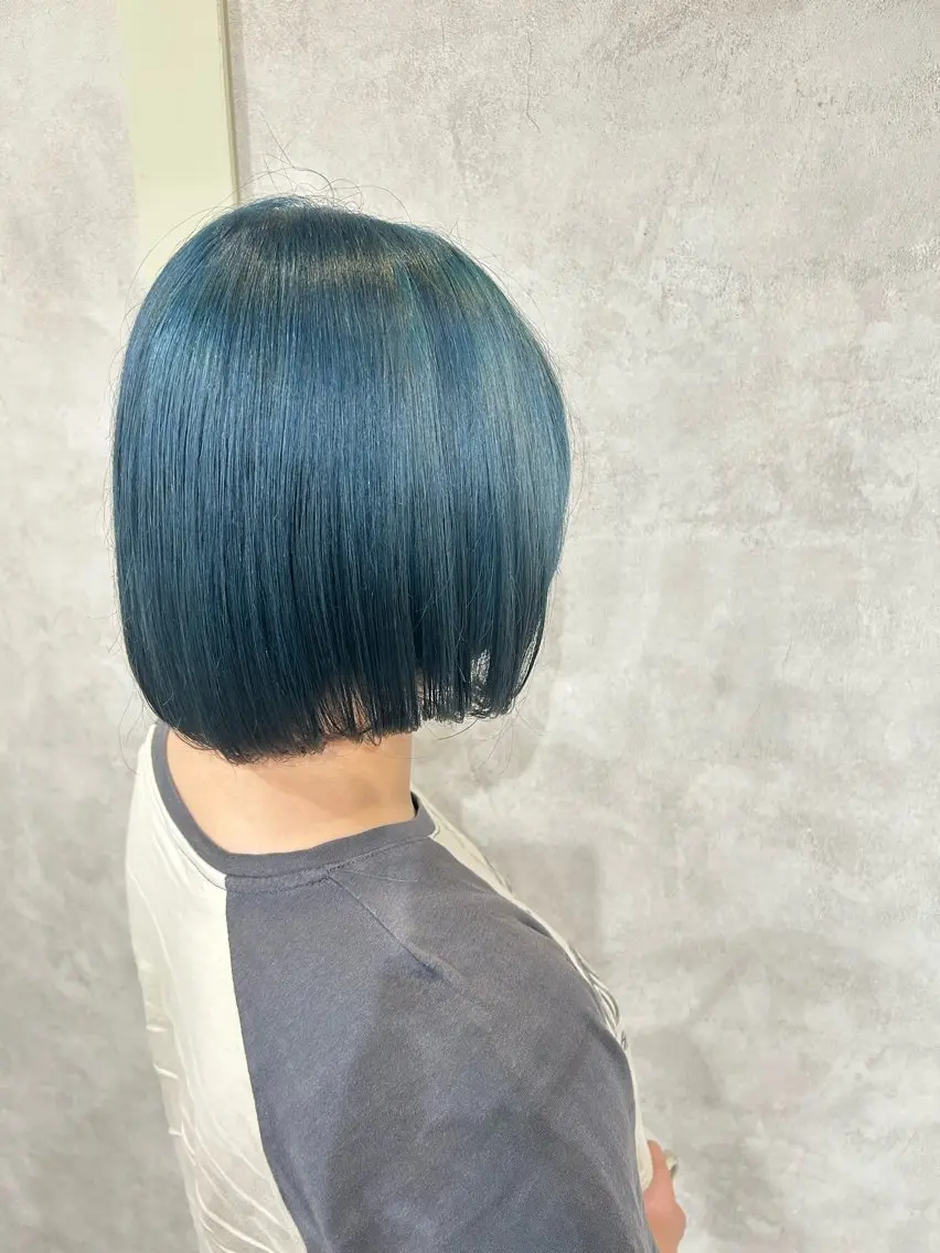 カラー ハイトーンカラー 上島 愛永のヘアスタイル