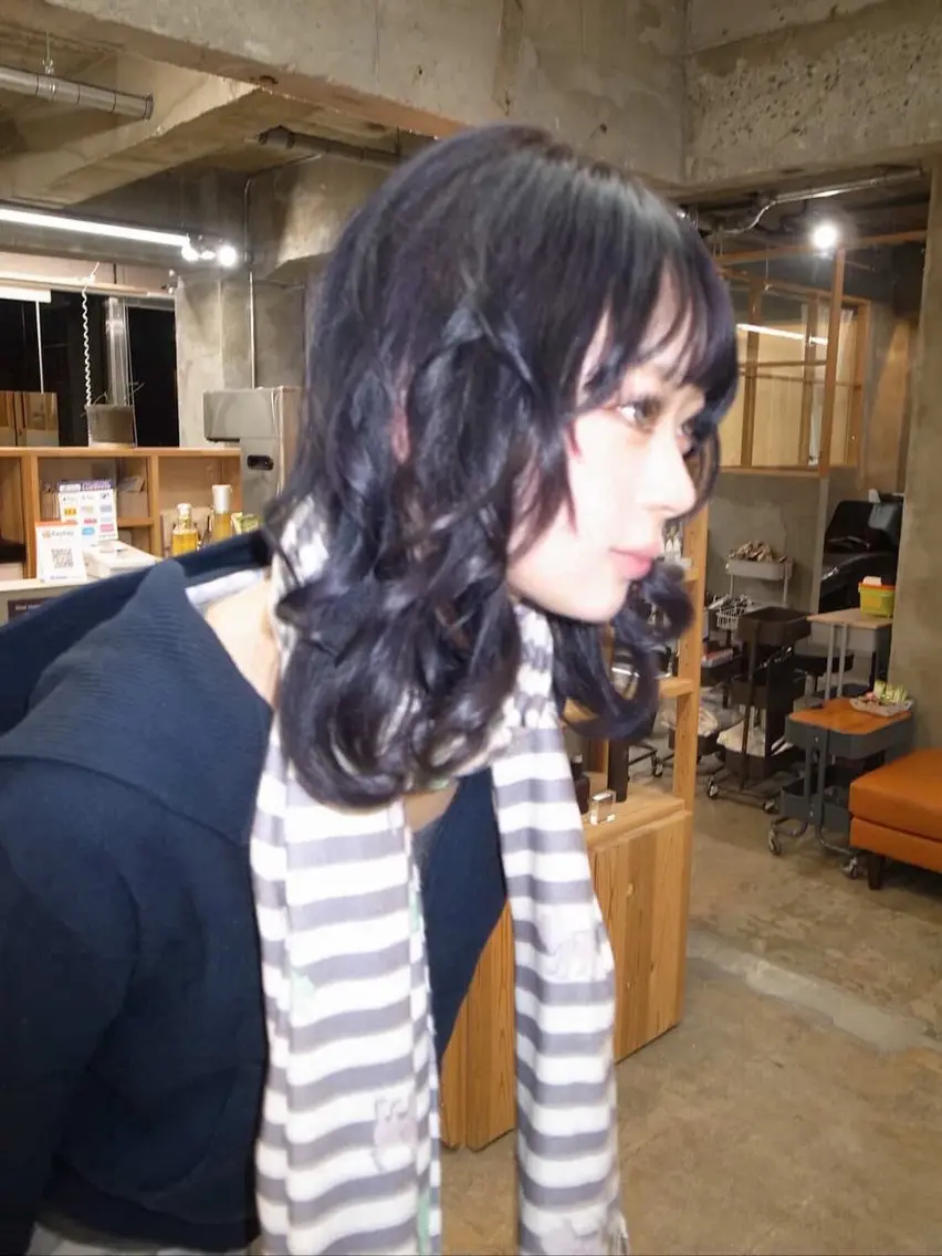 セミロング カラー ブリーチ 湯浅 美玖のヘアスタイル