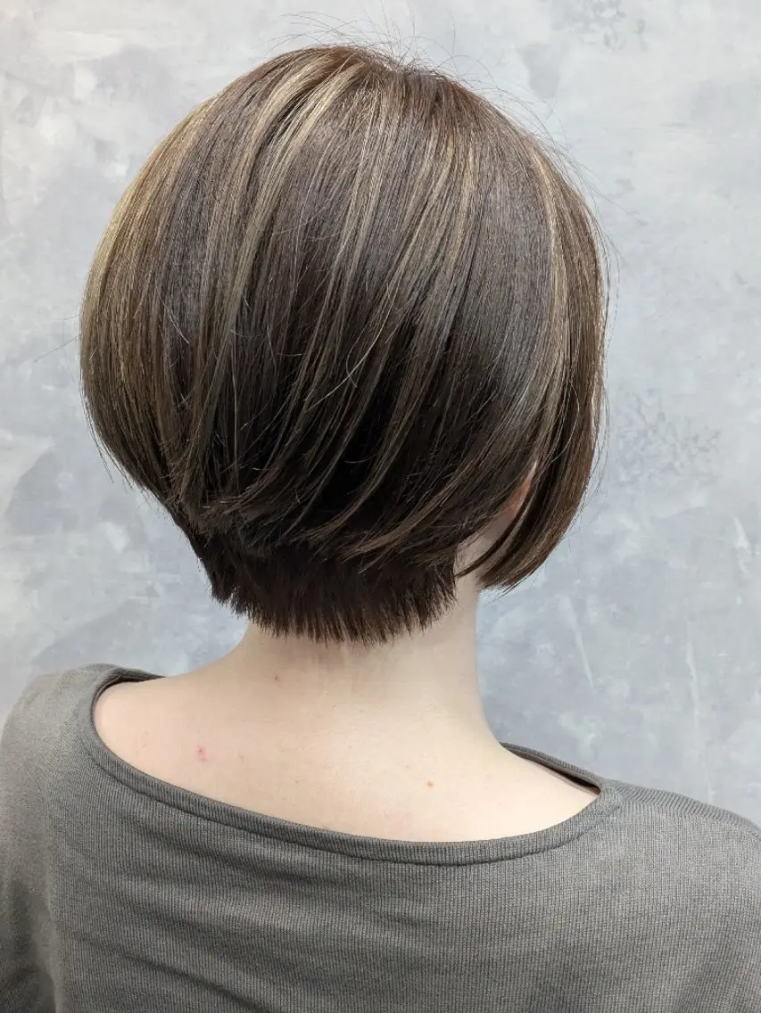 ショート カラー ハイライトカラー ハイライト ショートヘア ヘアカラー 佐藤 璃咲のヘアスタイル