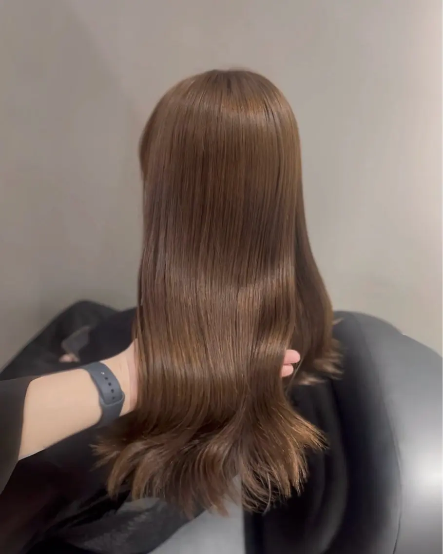 ロング カラー パーマ アッシュ アッシュグレー アッシュグレージュ ベージュカラー ブリーチ カット ヘアカラー トリートメント akira｜ 透明感ベージュ｜梅田のヘアスタイル