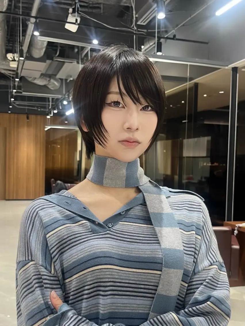 ショート ショートレイヤー レイヤーカット ショートヘア 石塚 瑛里菜のヘアスタイル