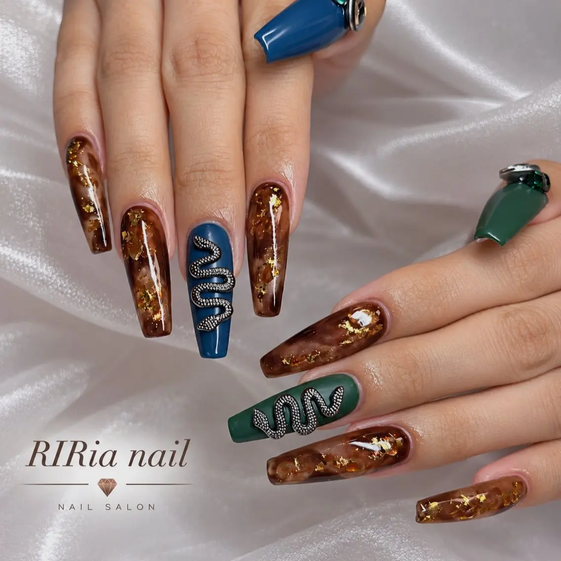 ネイル べっ甲ネイル ゴールド ハンドネイル 🎀RIRia nail🎀のネイルデザイン