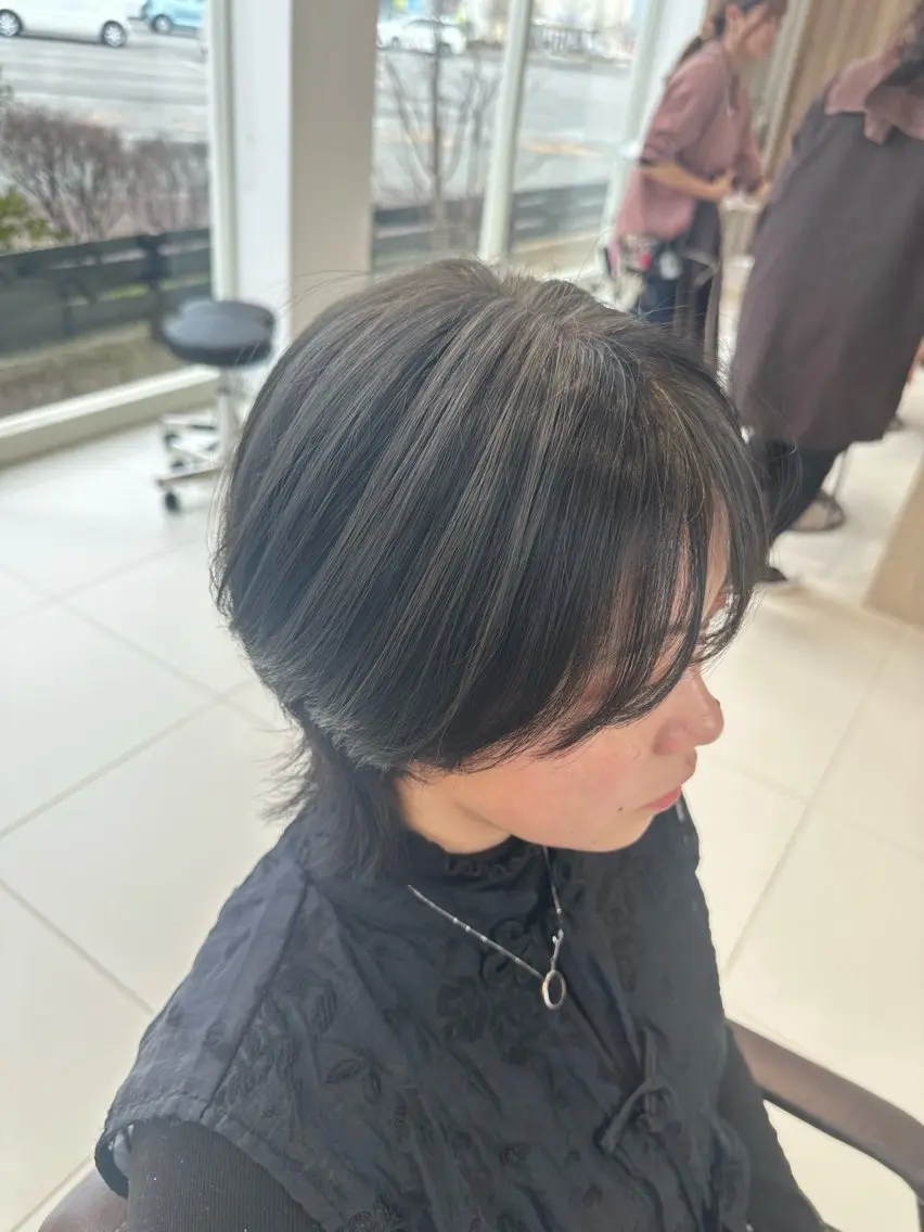 ショート カラー ブリーチ ウルフカット 御舩 青衣のヘアスタイル