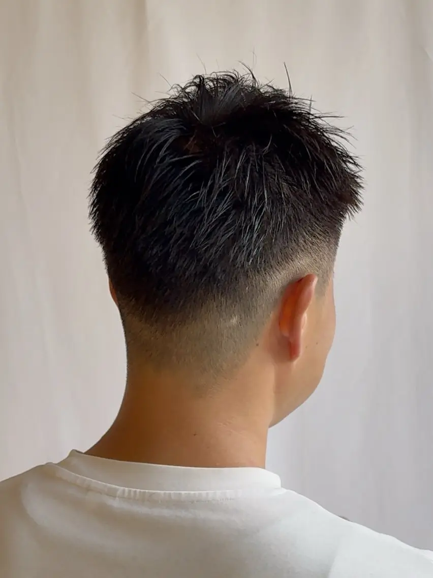 メンズ スパイキーショート 刈り上げ カット 中村 透和のヘアスタイル