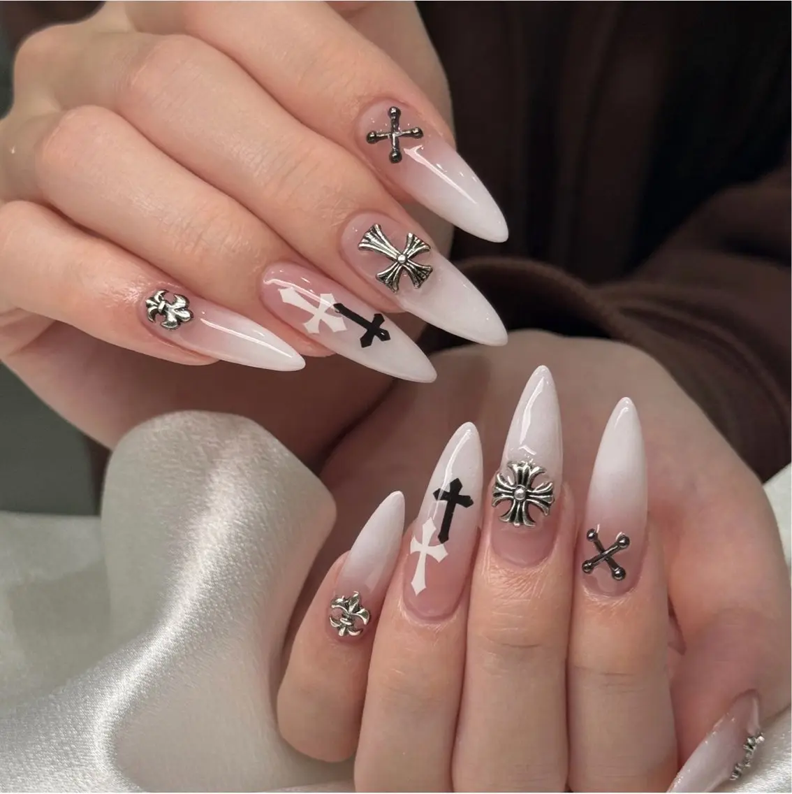 ネイル オーロラネイル ブルー チークネイル フットネイル フレンチネイル ハンドネイル GIN NAILのネイルデザイン