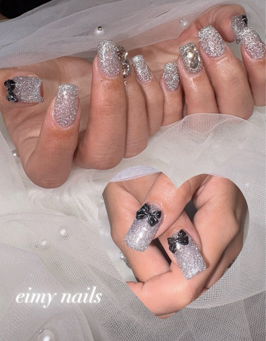 ネイル アートネイル フラッシュネイル ラメ(グリッター) リボン シルバー ハンドネイル eimy nails♡のネイルデザイン