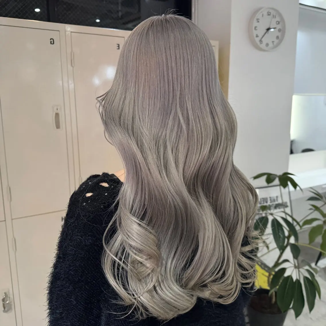 ロング カット ヘアカラー トリートメント 艶髪ハイトーン× ボブ🥣アイネのヘアスタイル